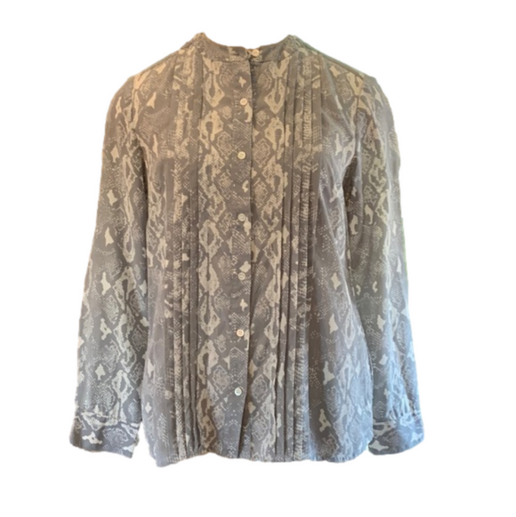 J McLaughlin Tops - 𝅺J McLaughlin grey and white animal print 100% silk long sleeve button down top